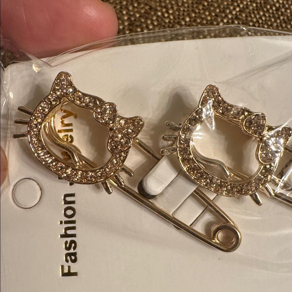 3220 Matthew Fun Items-Brooches Light Pink rhinestones